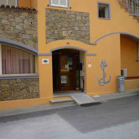 סנטה טרזה גאיורה Hotel L'Ancora מראה חיצוני תמונה