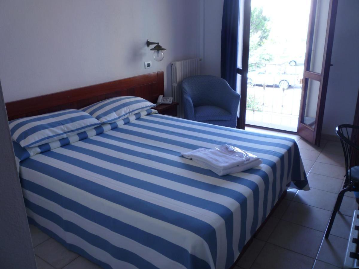 סנטה טרזה גאיורה Hotel L'Ancora מראה חיצוני תמונה