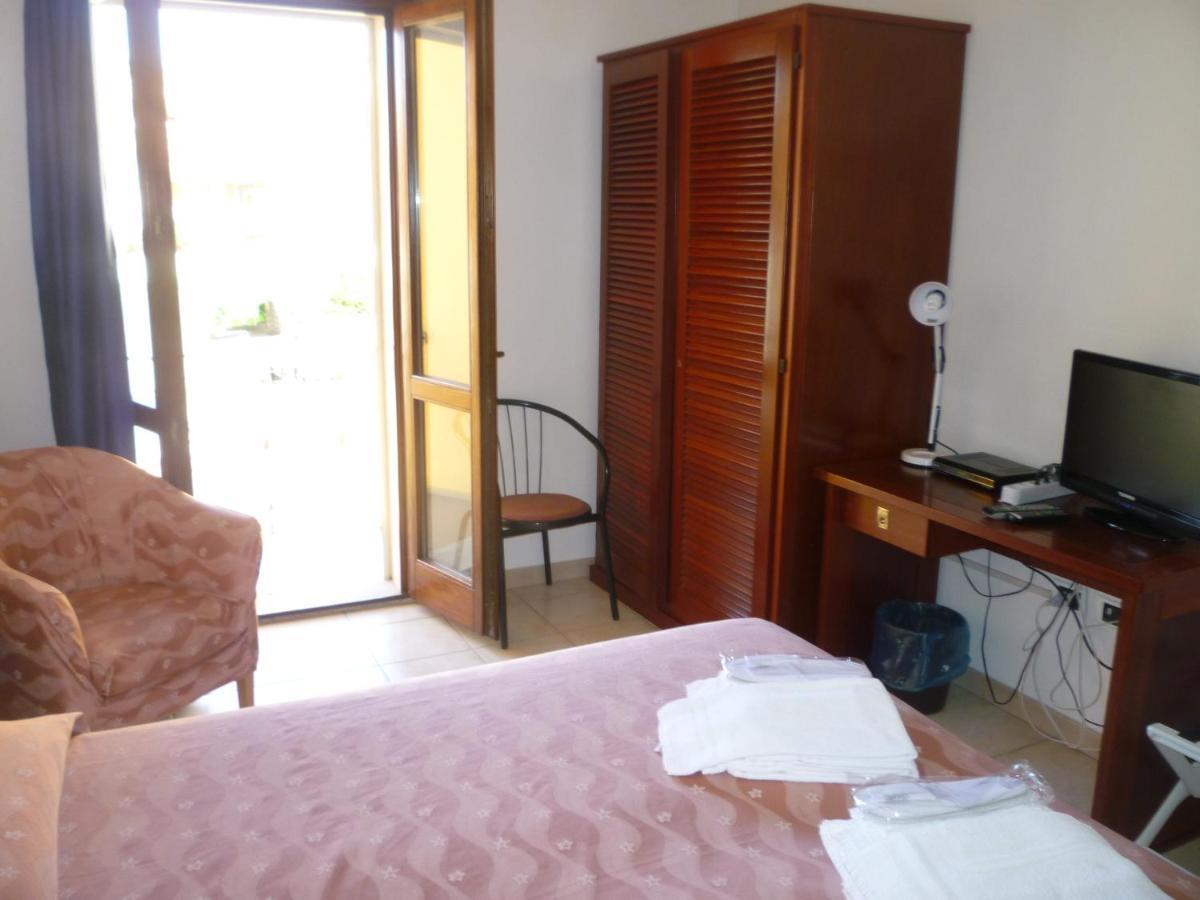 סנטה טרזה גאיורה Hotel L'Ancora מראה חיצוני תמונה