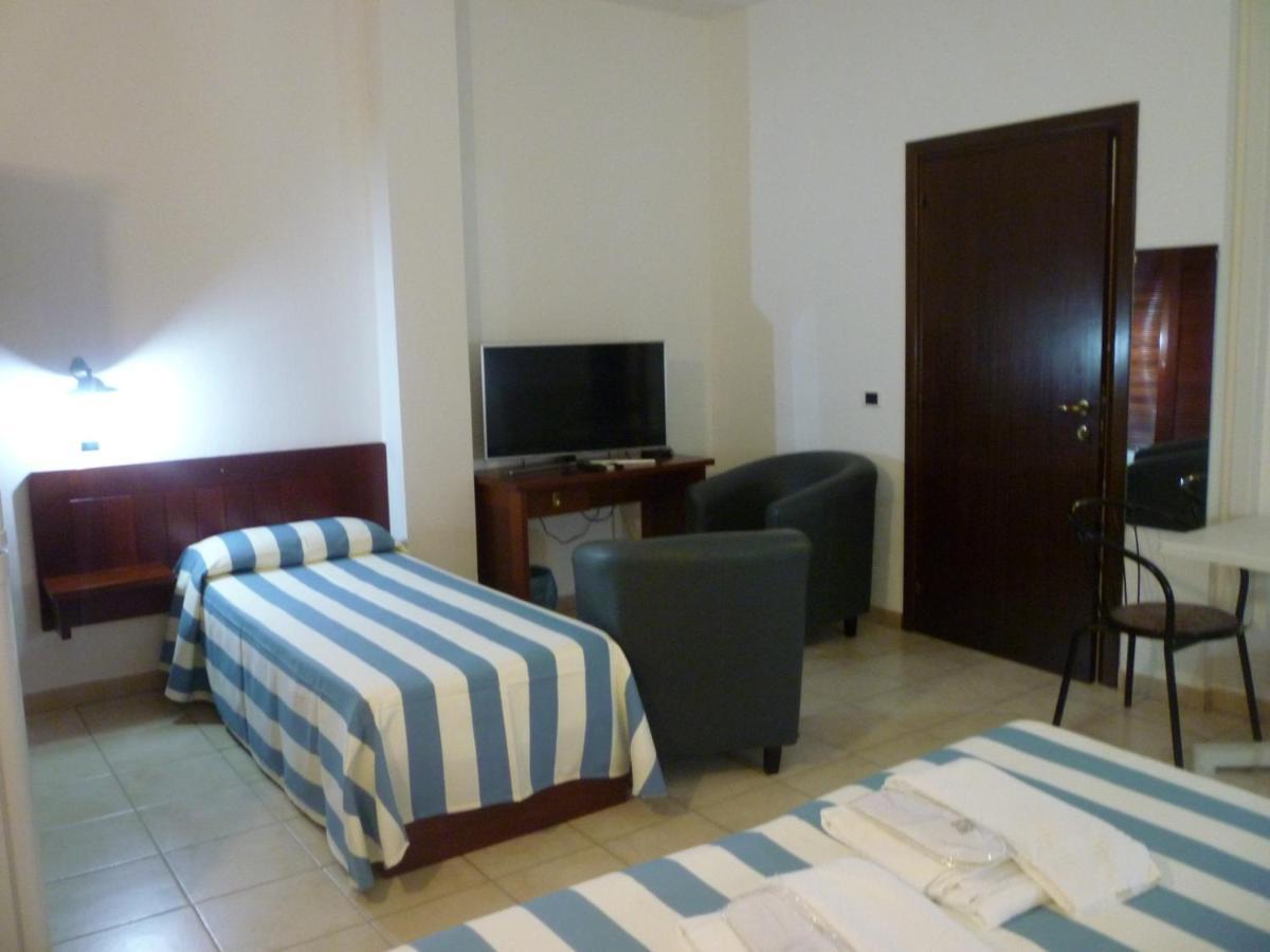 סנטה טרזה גאיורה Hotel L'Ancora מראה חיצוני תמונה
