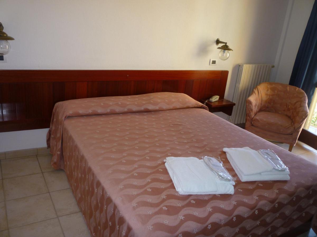 סנטה טרזה גאיורה Hotel L'Ancora מראה חיצוני תמונה