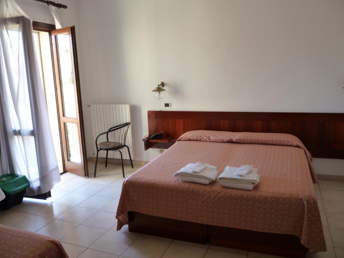 סנטה טרזה גאיורה Hotel L'Ancora מראה חיצוני תמונה