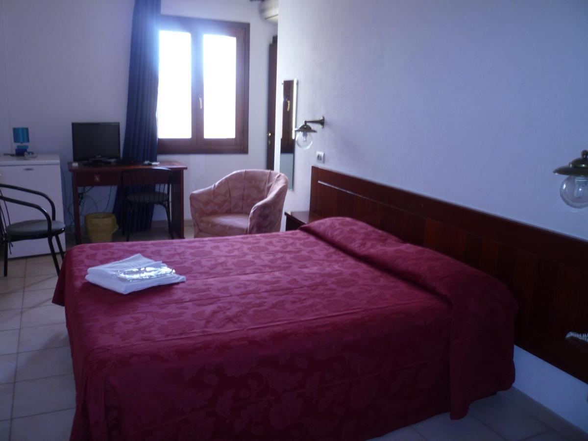 סנטה טרזה גאיורה Hotel L'Ancora מראה חיצוני תמונה