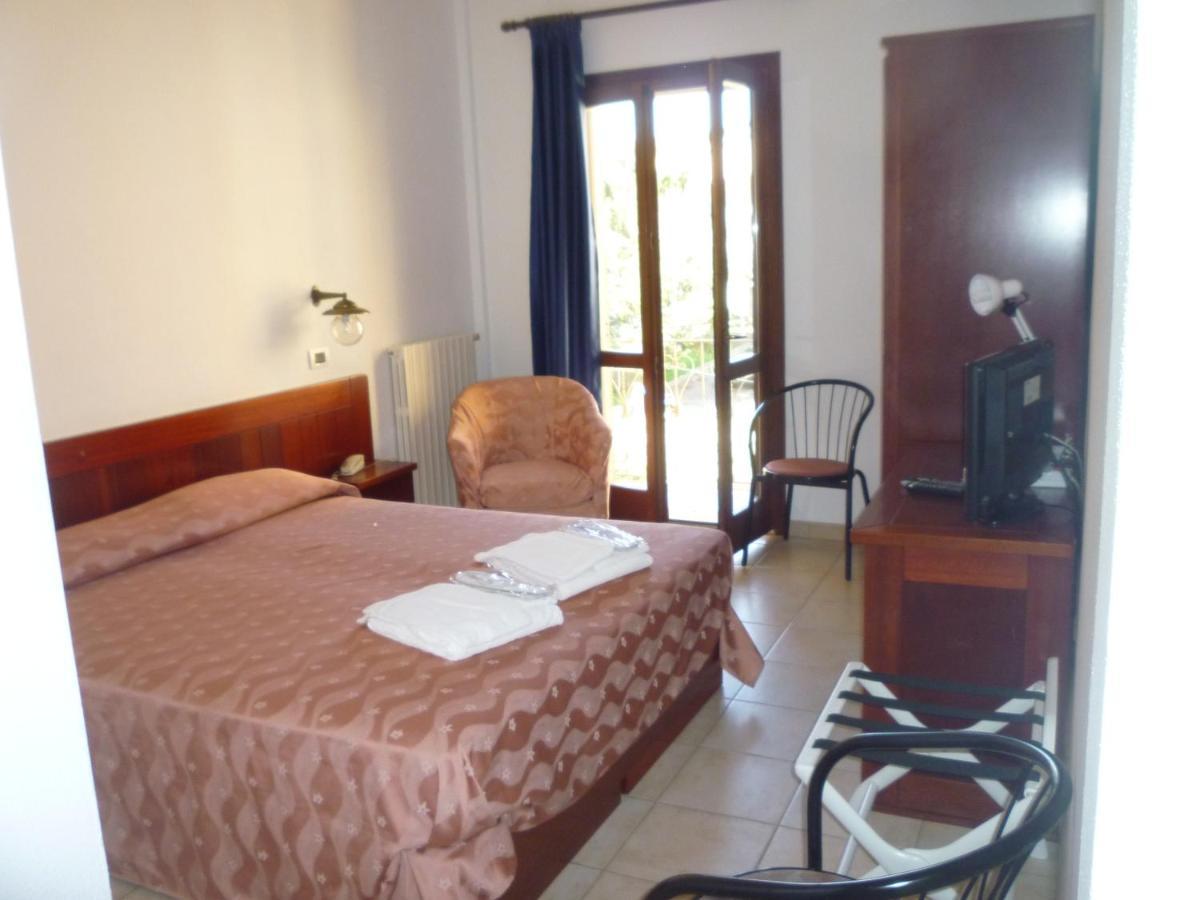 סנטה טרזה גאיורה Hotel L'Ancora מראה חיצוני תמונה