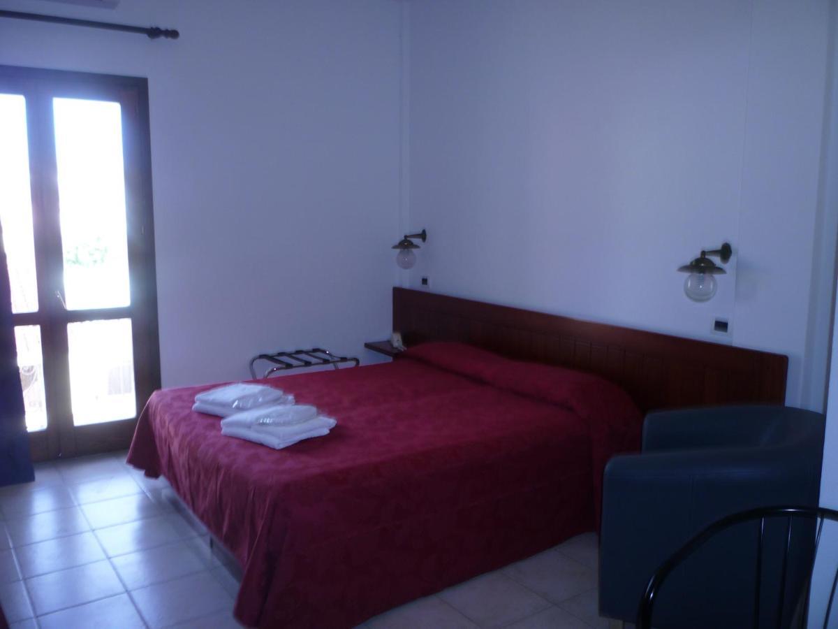 סנטה טרזה גאיורה Hotel L'Ancora מראה חיצוני תמונה