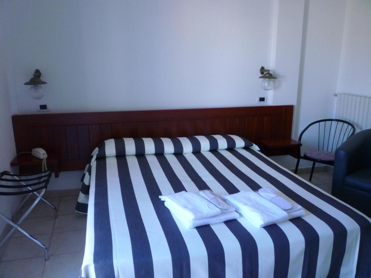סנטה טרזה גאיורה Hotel L'Ancora מראה חיצוני תמונה