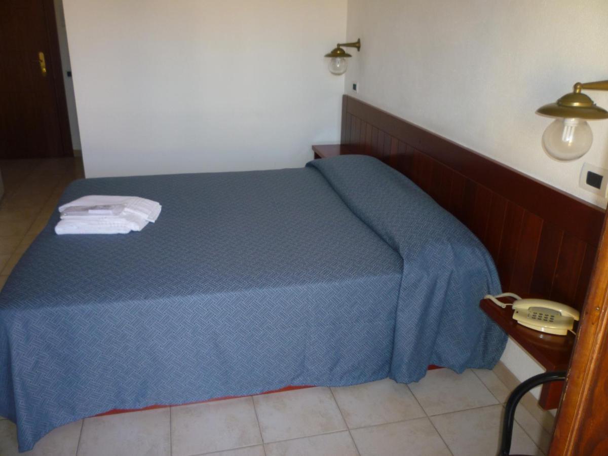 סנטה טרזה גאיורה Hotel L'Ancora מראה חיצוני תמונה