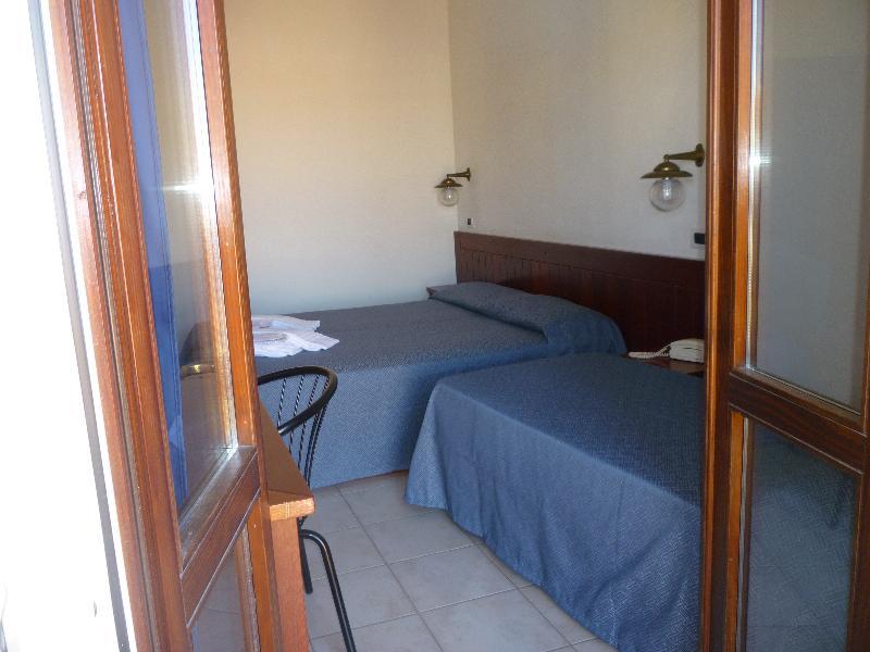 סנטה טרזה גאיורה Hotel L'Ancora מראה חיצוני תמונה