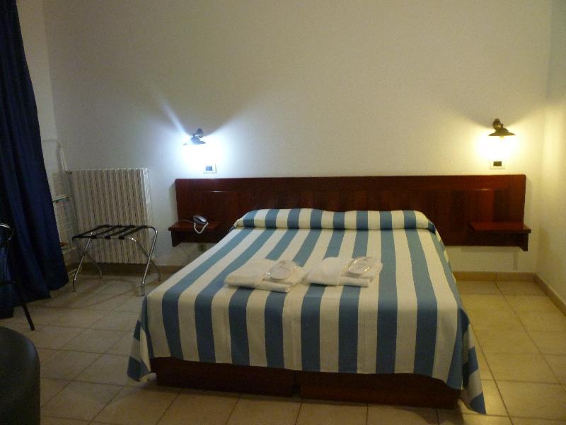סנטה טרזה גאיורה Hotel L'Ancora מראה חיצוני תמונה
