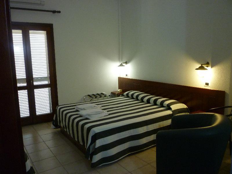 סנטה טרזה גאיורה Hotel L'Ancora מראה חיצוני תמונה