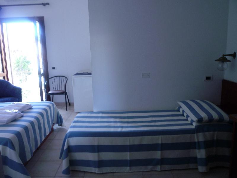 סנטה טרזה גאיורה Hotel L'Ancora מראה חיצוני תמונה