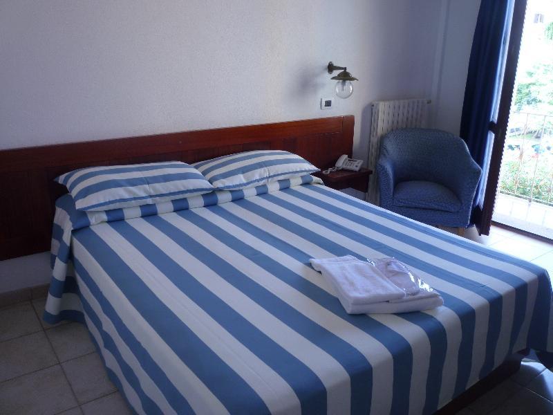 סנטה טרזה גאיורה Hotel L'Ancora מראה חיצוני תמונה