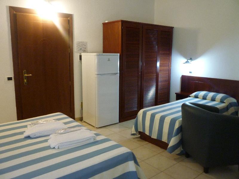 סנטה טרזה גאיורה Hotel L'Ancora מראה חיצוני תמונה