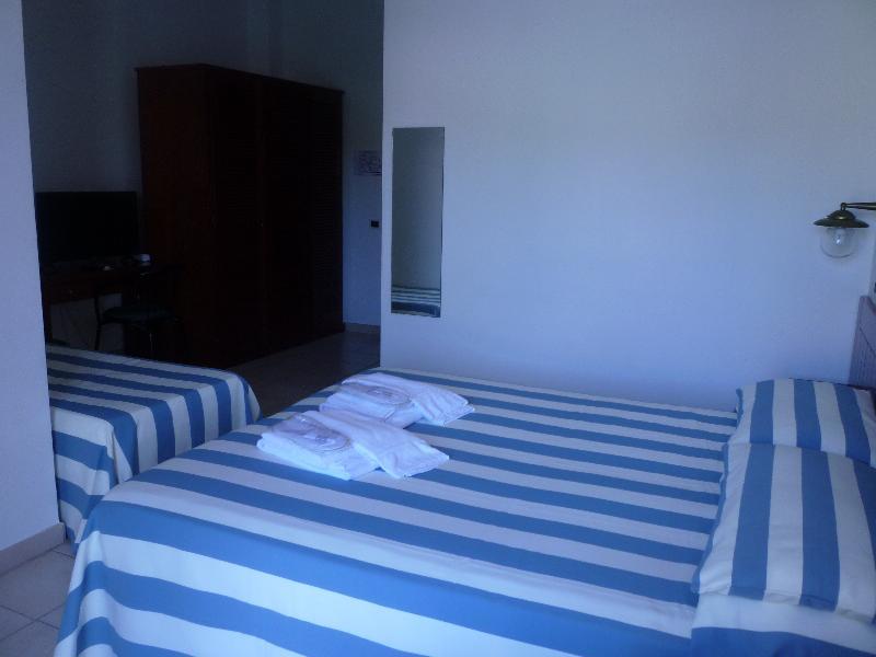 סנטה טרזה גאיורה Hotel L'Ancora מראה חיצוני תמונה