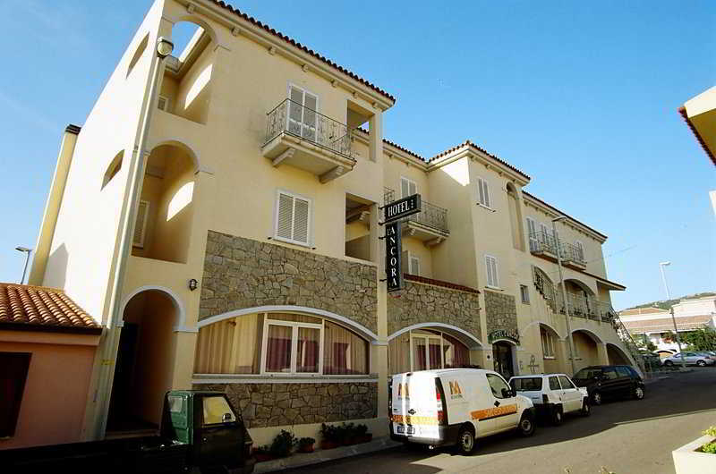 סנטה טרזה גאיורה Hotel L'Ancora מראה חיצוני תמונה